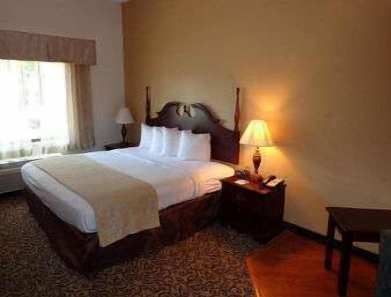 Baymont By Wyndham Columbia Fort Jackson Esterno foto