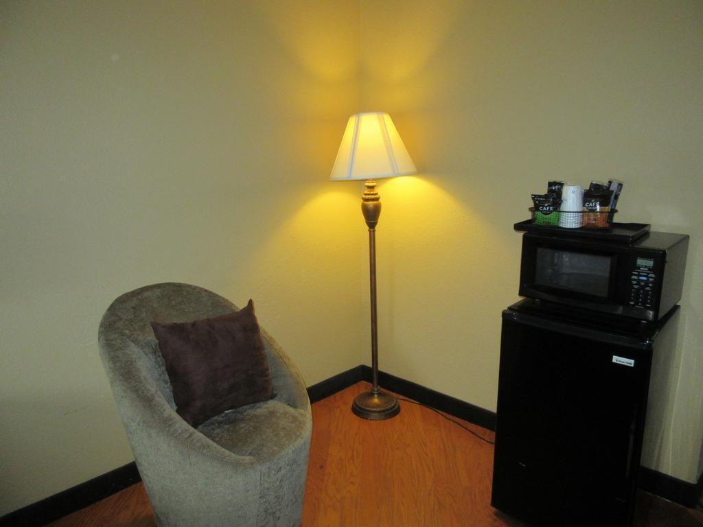 Baymont By Wyndham Columbia Fort Jackson Esterno foto
