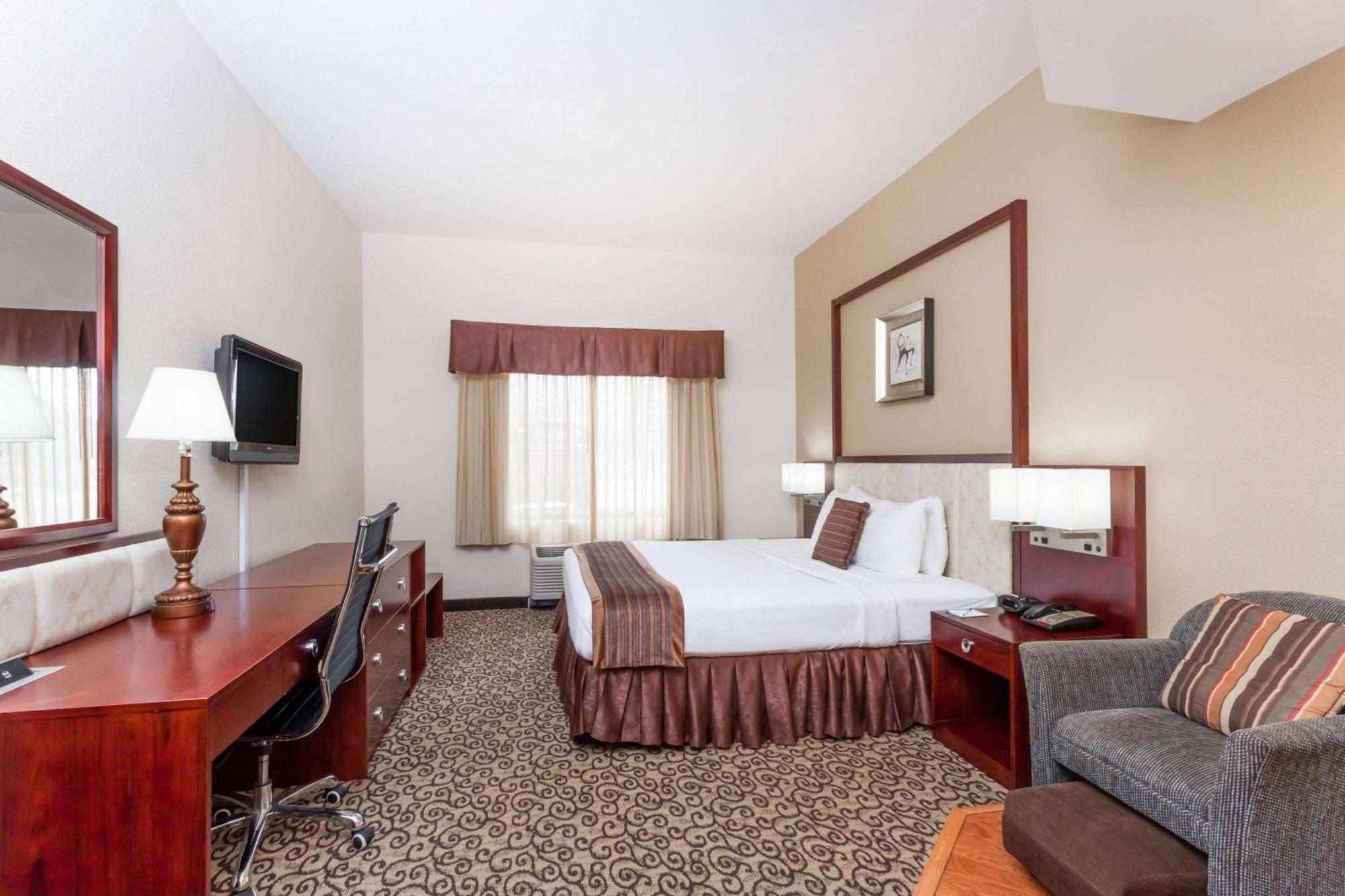 Baymont By Wyndham Columbia Fort Jackson Esterno foto