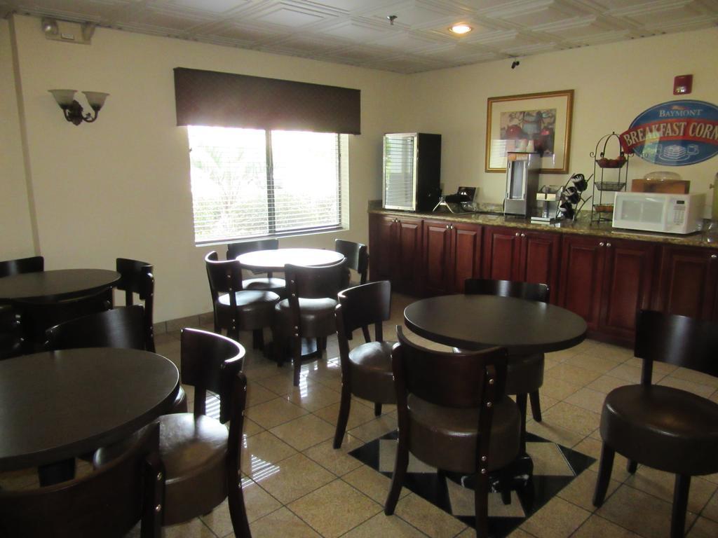 Baymont By Wyndham Columbia Fort Jackson Esterno foto
