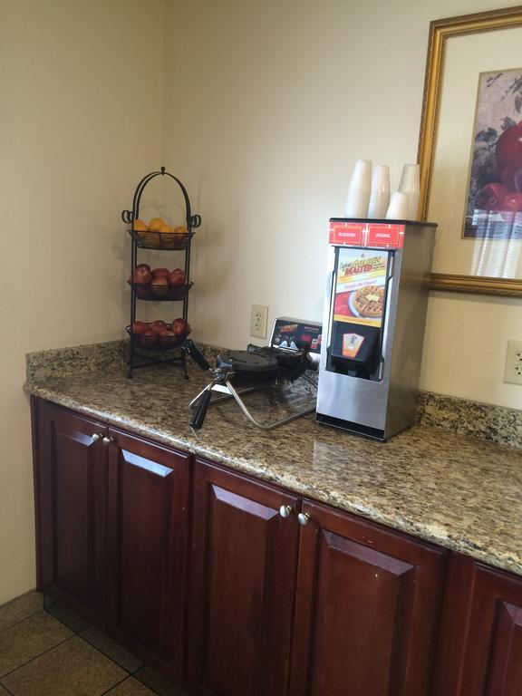 Baymont By Wyndham Columbia Fort Jackson Esterno foto