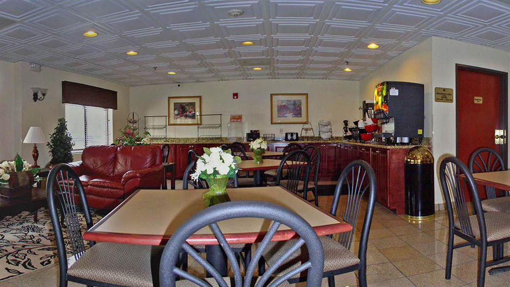 Baymont By Wyndham Columbia Fort Jackson Esterno foto